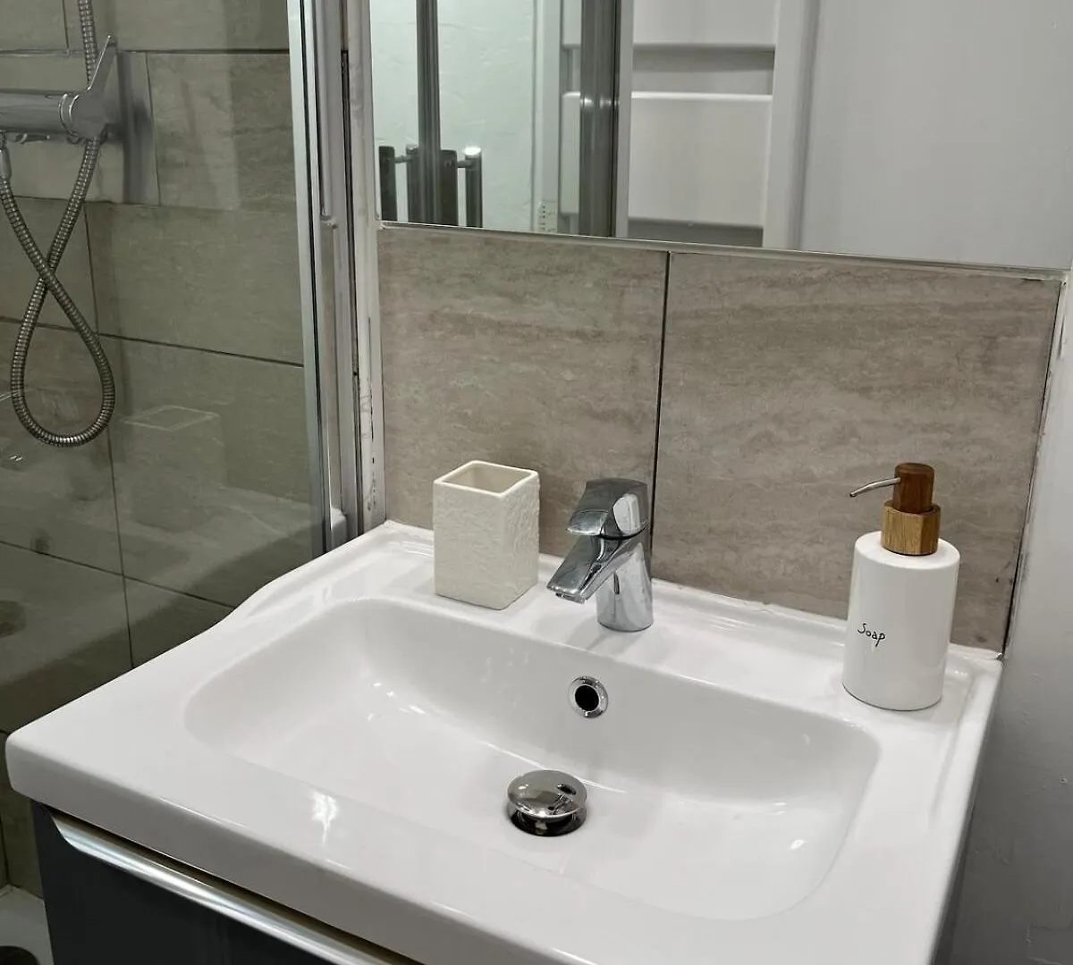 Charming 1-Bedroom Cours Sextius Aix-en-Provence 0*,  Frankrike